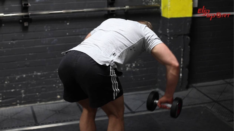 Crouched Rear Deltoid Row l&agrave; b&agrave;i tập đơn giản nhưng hiệu quả cao