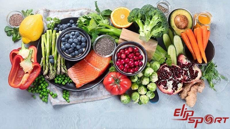 Mẹ cần ch&uacute; &yacute; bổ sung đầy đủ c&aacute;c dưỡng chất thiết yếu