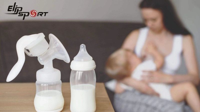 H&uacute;t sữa l&agrave; một phương ph&aacute;p hiệu quả gi&uacute;p mẹ giảm c&acirc;n sau sinh m&agrave; vẫn đảm bảo nguồn sữa dồi d&agrave;o cho b&eacute;