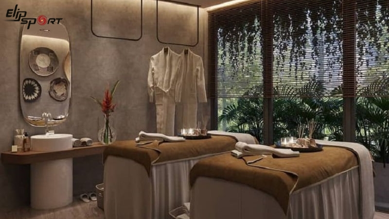 Chuẩn bị dụng cụ sẵn s&agrave;ng trước khi mời kh&aacute;ch v&agrave;o massage