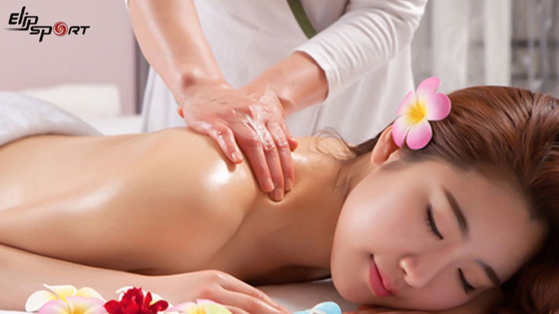 Kỹ thuật B&oacute;p v&ugrave;ng cơ thể gi&uacute;p thư gi&atilde;n g&acirc;n cốt
