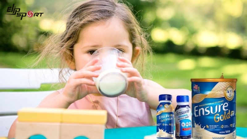 Kh&ocirc;ng n&ecirc;n d&ugrave;ng sữa Ensure cho trẻ dưới 10 tuổi