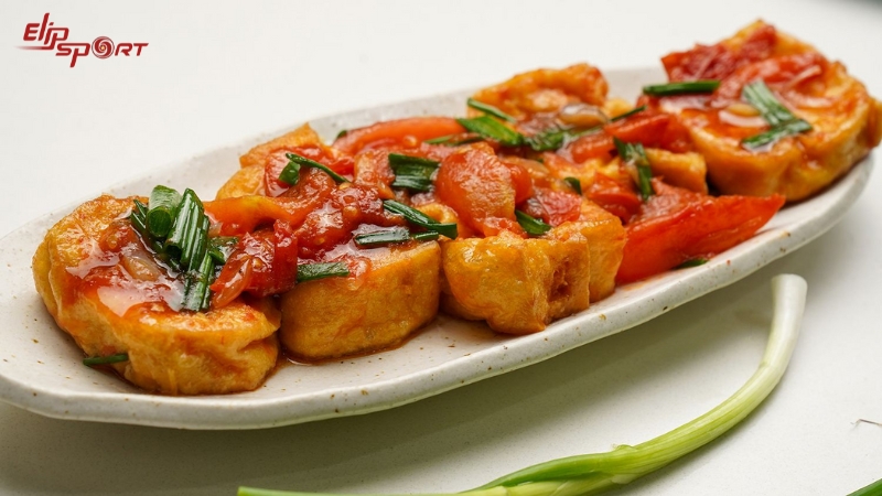 Đậu hũ chi&ecirc;n sốt c&agrave; chua thơm ngon
