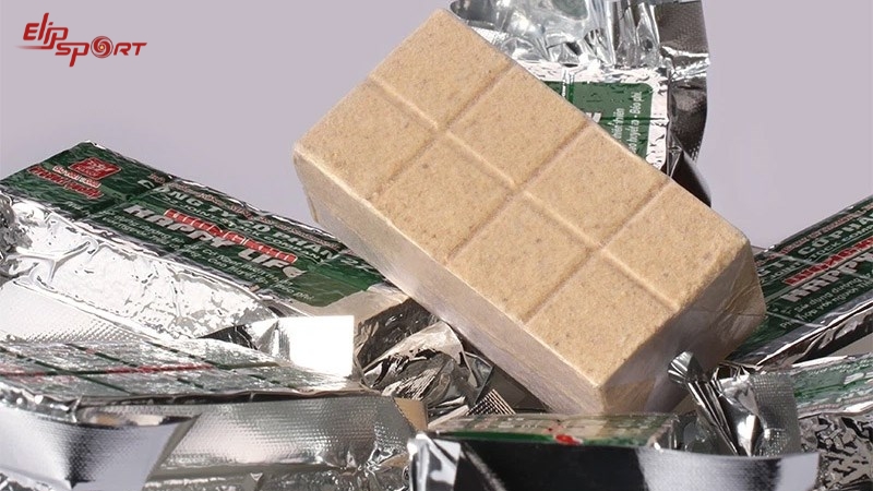 Trung b&igrave;nh 100g lương kh&ocirc; chứa khoảng 240 calo