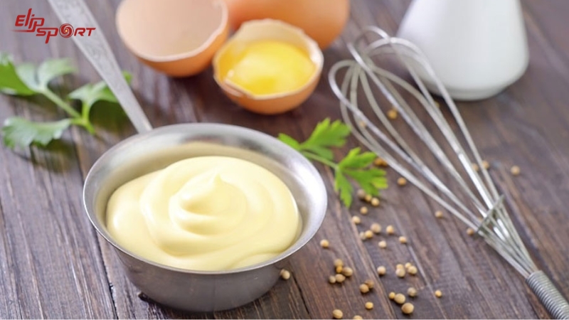 Pha trứng g&agrave; với sữa &Ocirc;ng Thọ l&agrave; một c&ocirc;ng thức gi&agrave;u protein v&agrave; calo