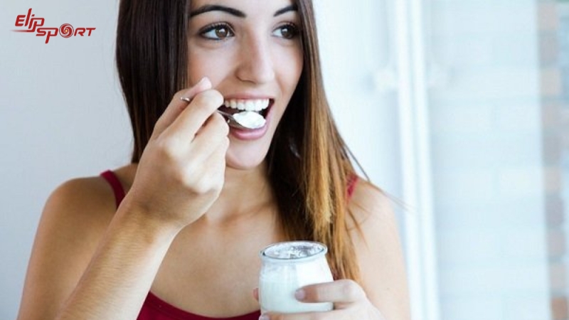 Sữa chua c&ograve;n c&oacute; lợi cho sức khỏe răng miệng