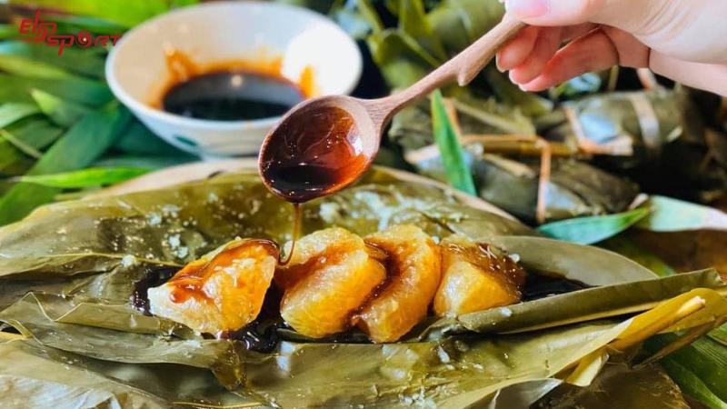 C&oacute; thể ăn b&aacute;nh tro c&ugrave;ng mật m&iacute;a