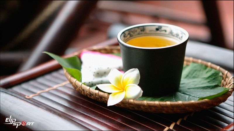 Uống nhẹ trà thảo mộc Thái