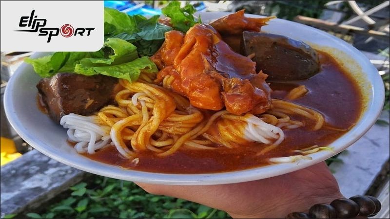 Lượng calo trong b&aacute;nh tằm cay l&agrave; khoảng 230 calo mỗi 100 gram