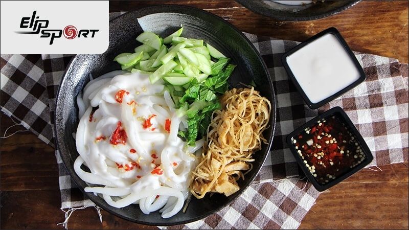 Lượng calo trong 100g b&aacute;nh tằm b&igrave; khoảng từ 300 đến 400 calo