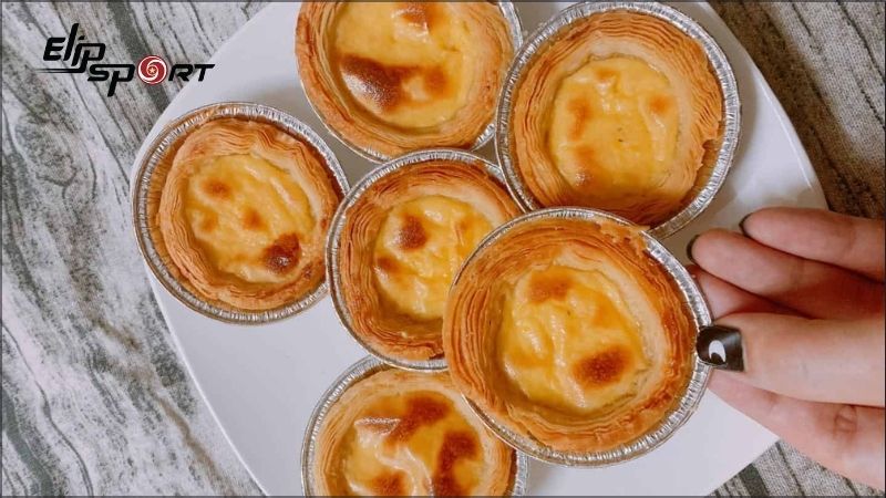 Mỗi c&aacute;i b&aacute;nh tart trứng nướng sẽ cung cấp cho cơ thể 166 calo