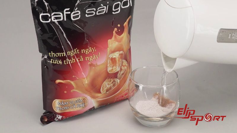 C&agrave; ph&ecirc; Wake-up Caf&eacute; S&agrave;i G&ograve;n c&oacute; khoảng 76 - 79 calo