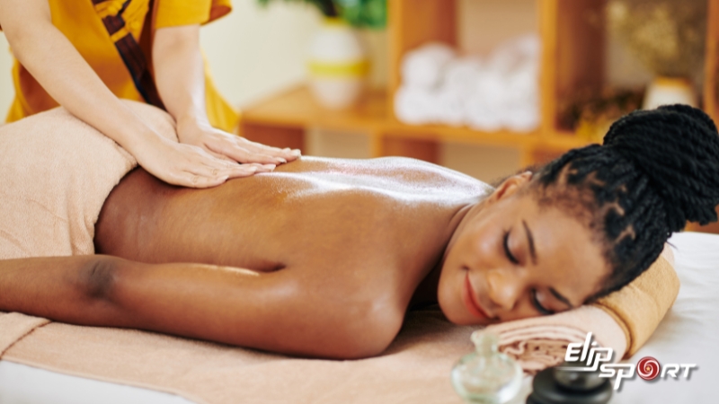 Đấm lưng đ&uacute;ng c&aacute;ch gi&uacute;p giải tỏa căng thẳng mệt mỏi