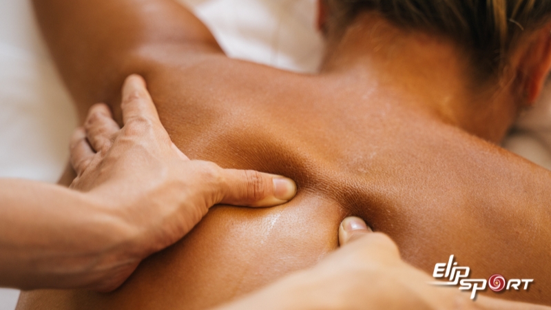 Massage lưng gi&uacute;p giải ph&oacute;ng hormoner hạnh ph&uacute;c