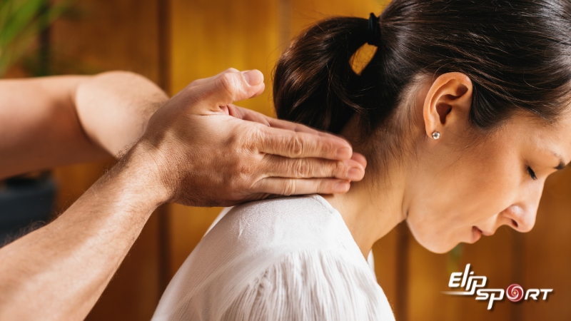 Đấm l&agrave; bước quan trọng nhất trong qu&aacute; tr&igrave;nh đấm lưng thư gi&atilde;n