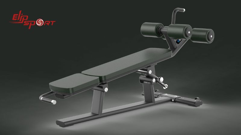 Ghế cong tập bụng c&oacute; thiết kế h&igrave;nh chữ T, với hai thanh kim loại nối ngang v&agrave; dọc với nhau