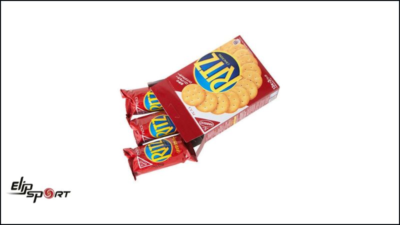 B&aacute;nh Ritz l&agrave; loại b&aacute;nh quy mặn gi&ograve;n được sản xuất bởi c&ocirc;ng ty Nabisco (Mỹ)