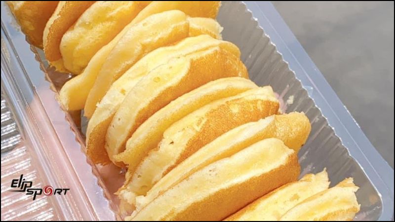 B&aacute;nh ph&egrave;n la l&agrave; biểu tượng giao thoa văn h&oacute;a giữa phương Đ&ocirc;ng v&agrave; phương T&acirc;y