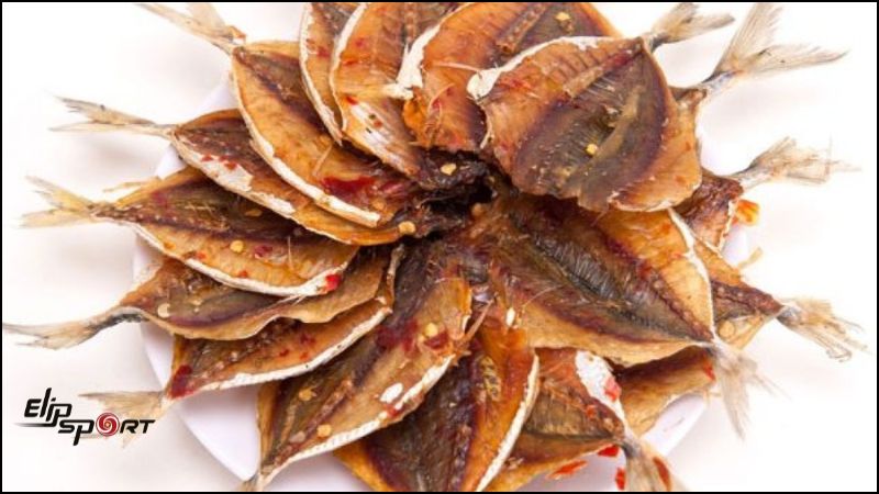 C&aacute; kh&ocirc; c&ograve;n c&oacute; h&agrave;m lượng chất b&eacute;o thấp, ph&ugrave; hợp với những người đang trong chế độ giảm c&acirc;n
