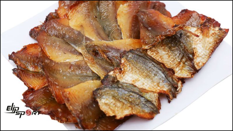 Nh&igrave;n chung, c&aacute; kh&ocirc; c&oacute; h&agrave;m lượng calo cao hơn so với c&aacute; tươi