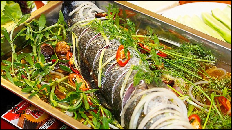 100g c&aacute; trắm hấp cung cấp khoảng 150-200 calo