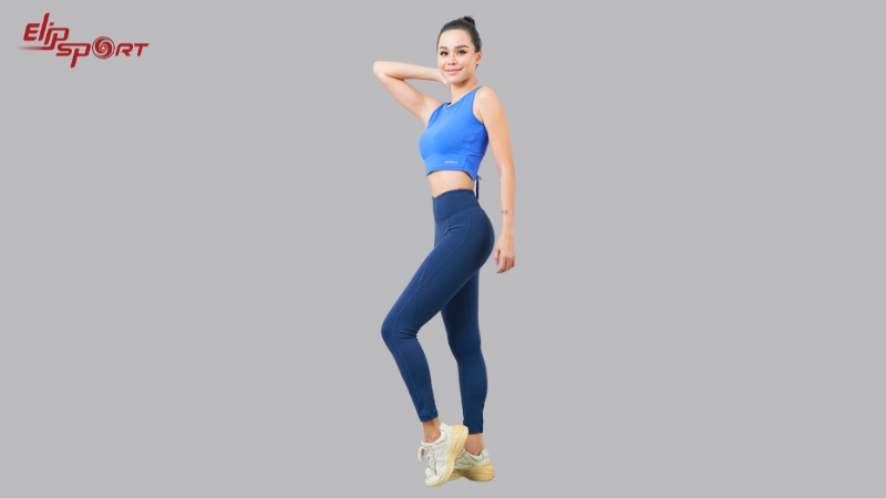 N&ecirc;n mặc quần &aacute;o c&oacute; độ co gi&atilde;n v&agrave; thấm h&uacute;t tốt khi tập luyện