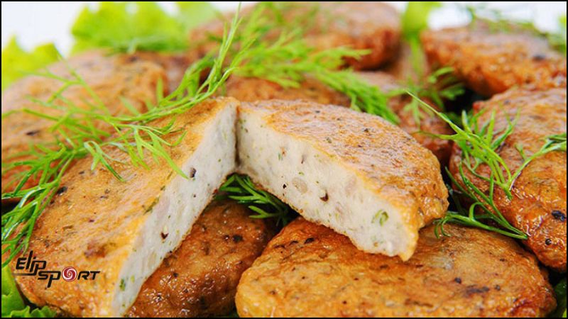 Chả c&aacute; chi&ecirc;n l&agrave; m&oacute;n ăn được nhiều người y&ecirc;u th&iacute;ch bởi hương vị thơm ngon v&agrave; gi&agrave;u dinh dưỡng