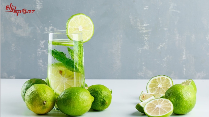 Nước &eacute;p chanh tươi l&agrave; m&oacute;n nước giải kh&aacute;t được y&ecirc;u th&iacute;ch