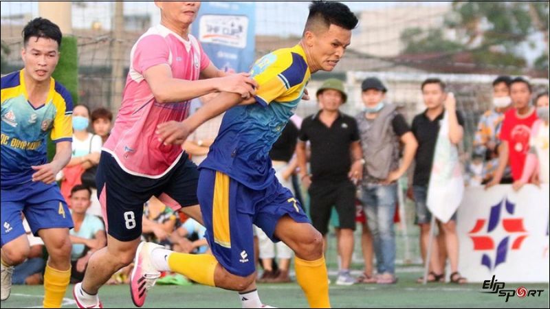 Kỹ thuật ph&ograve;ng thủ tr&ecirc;n s&acirc;n b&oacute;ng đ&aacute; mini 5 người