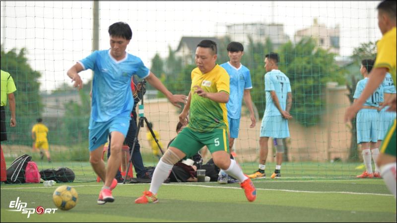 Một số lưu &yacute; khi thực hiện kỹ thuật đ&aacute; b&oacute;ng ở s&acirc;n 5 người