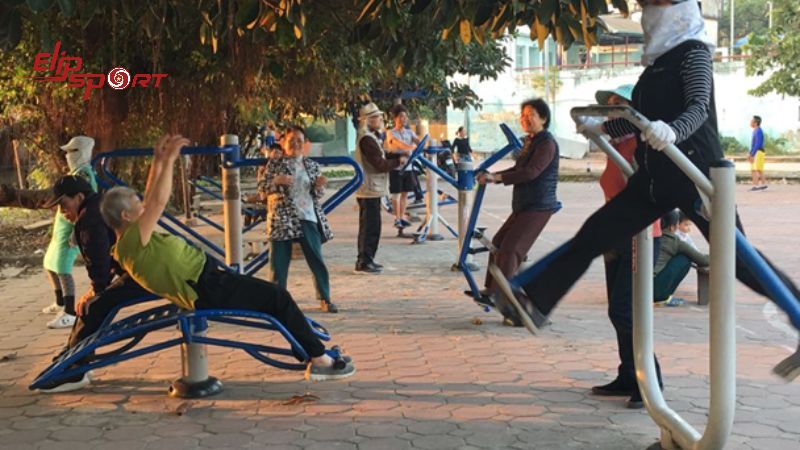 Lựa chọn m&aacute;y tập luyện c&ocirc;ng vi&ecirc;n c&oacute; cấu tạo ph&ugrave; hợp
