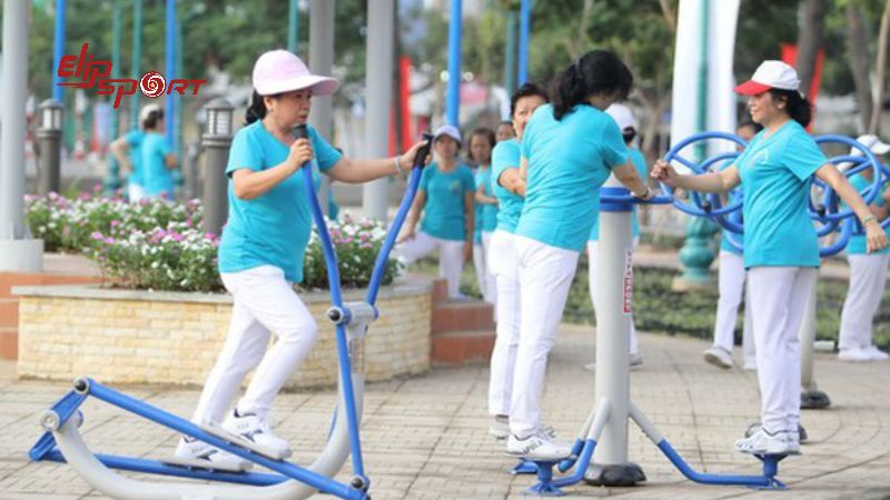Việc tập với m&aacute;y tập c&ocirc;ng vi&ecirc;n mang lại lợi &iacute;ch về thể chất