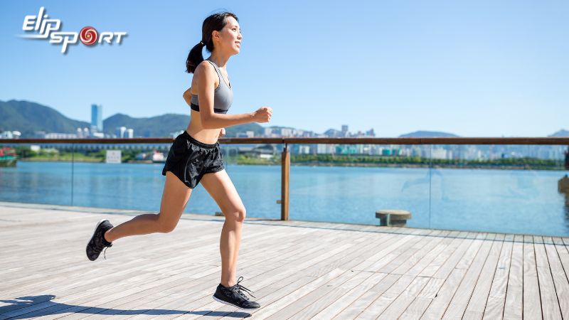 Điều chỉnh d&aacute;ng người trong qu&aacute; tr&igrave;nh chạy bộ
