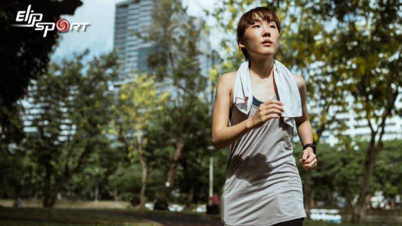 C&aacute;ch h&iacute;t thở đ&uacute;ng c&aacute;ch khi chạy bộ