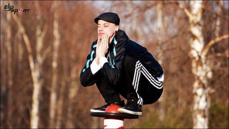 Bài t&acirc;̣p Slav Squat
