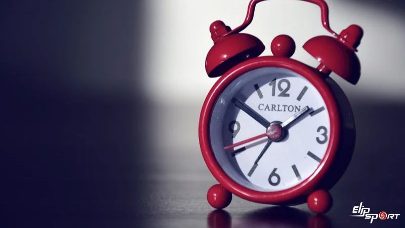 Ngủ sớm v&agrave; đủ giấc l&agrave; một trong những yếu tố quan trọng