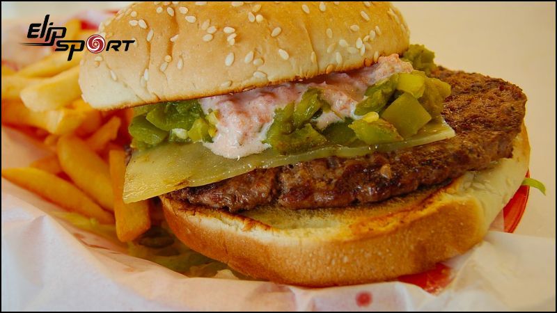 B&aacute;nh hamburger kh&ocirc;ng chỉ l&agrave; một lựa chọn ngon miệng m&agrave; c&ograve;n đem lại nhiều chất dinh dưỡng