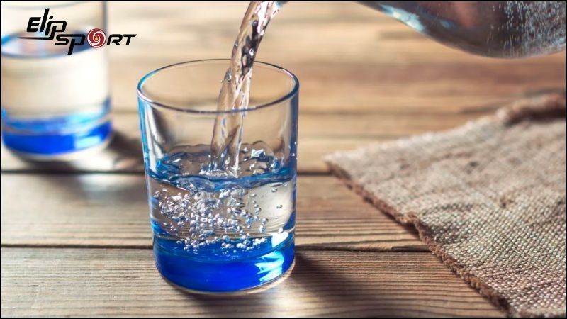 Việc uống nước lọc kh&ocirc;ng g&acirc;y ảnh hưởng đ&aacute;ng kể đến c&acirc;n nặng của bạn