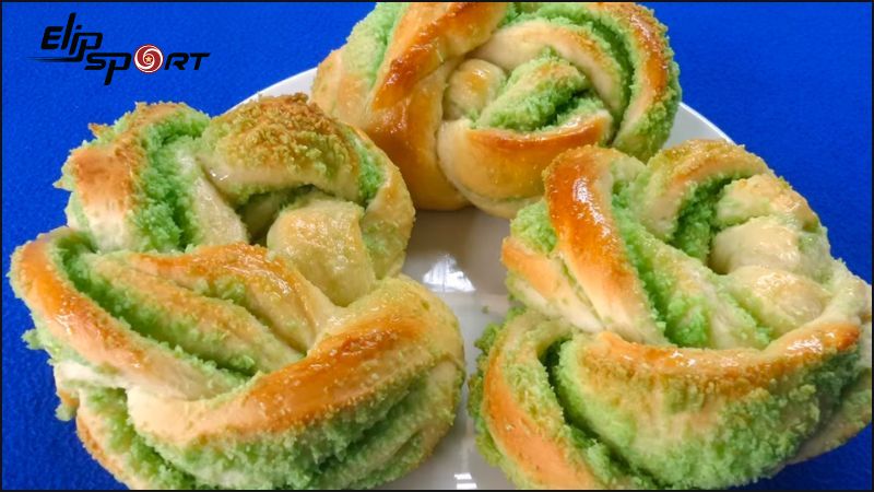 B&aacute;nh m&igrave; ngọt nh&acirc;n dừa thường cung cấp khoảng 360 calo