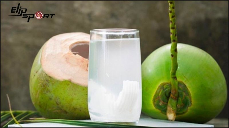 Trong 100ml nước dừa tươi c&oacute; 18 calo