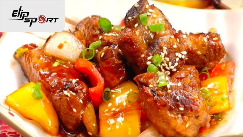 Một miếng sườn non x&agrave;o chua ngọt trung b&igrave;nh sẽ cung cấp khoảng 100 - 120 calo