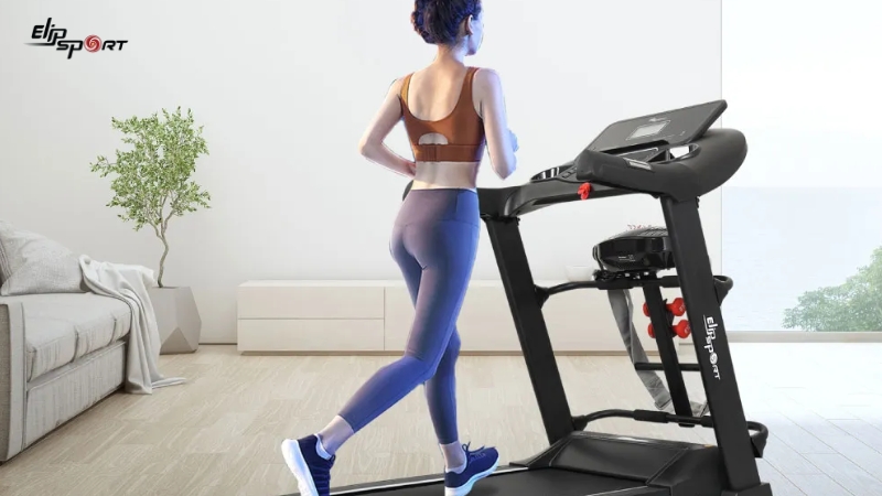 Luyện tập tr&ecirc;n m&aacute;y chạy bộ sẽ gi&uacute;p c&aacute;c nh&oacute;m cơ được săn chắc