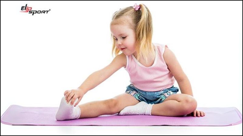 Luyện tập yoga gi&uacute;p trẻ tăng cường sức khỏe