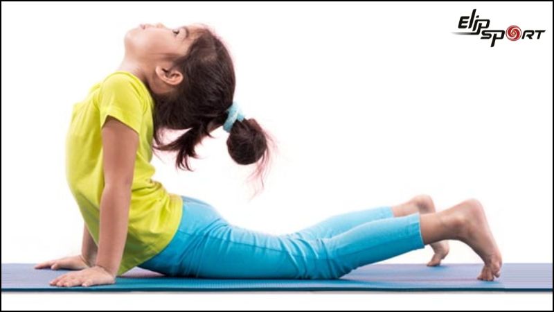 Trẻ trở n&ecirc;n tự lập, tự tin hơn sau khi học yoga