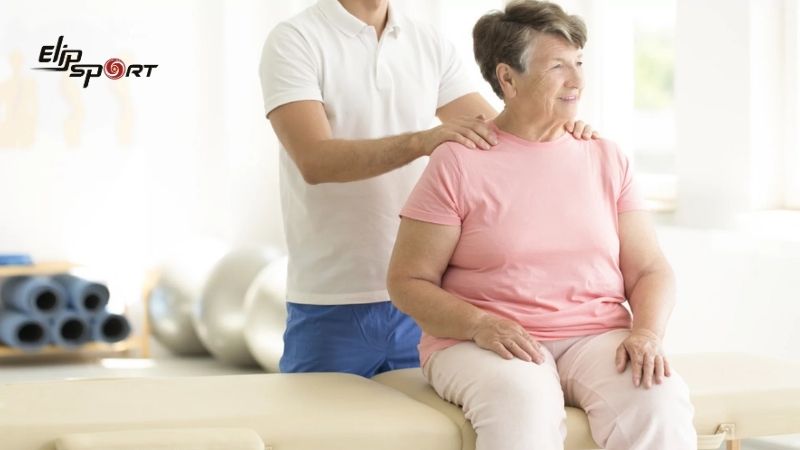Việc xoa b&oacute;p cần được thực hiện một c&aacute;ch nhẹ nh&agrave;ng v&agrave; ch&iacute;nh x&aacute;c
