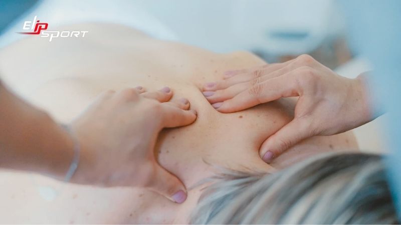 Xoa b&oacute;p to&agrave;n th&acirc;n gi&uacute;p giảm căng thẳng trong c&aacute;c nh&oacute;m cơ khắp cơ thể