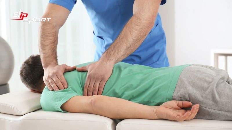 Xoa b&oacute;p c&aacute;c phần cơ bị liệt sẽ gi&uacute;p giảm cứng cơ