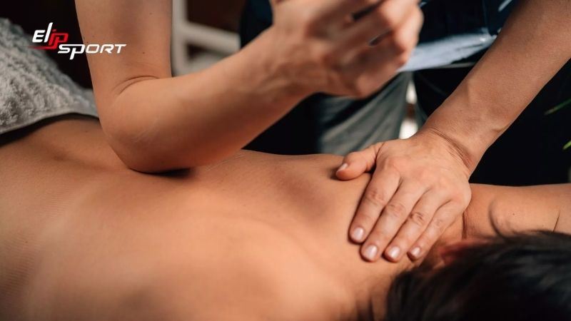 Lưu &yacute; khi &aacute;p dụng c&aacute;ch massage cho người bị tai biến