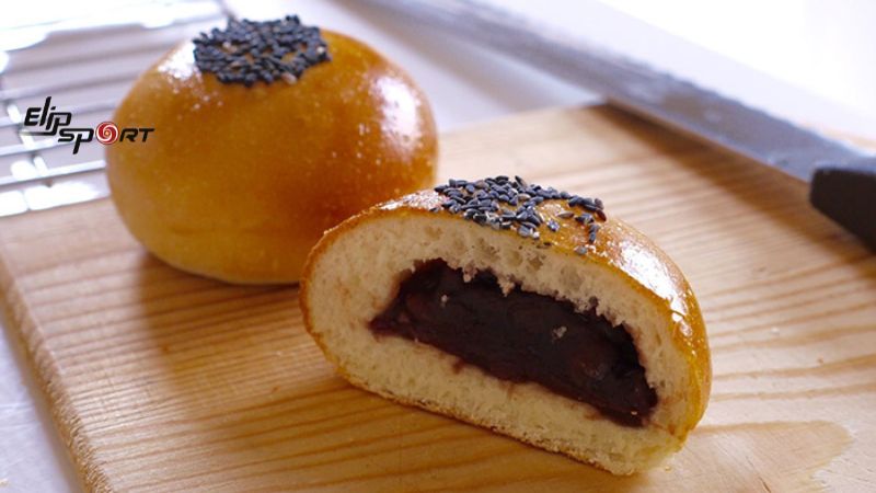 Anpan l&agrave; một loại b&aacute;nh m&igrave; đặc trưng của Nhật Bản