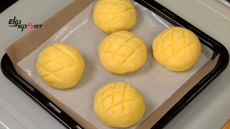 Melonpan l&agrave; một loại b&aacute;nh m&igrave; ngọt phổ biến ở Nhật Bản